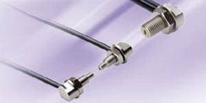 Accurate sensing in small spaces in an easy-mounting housing